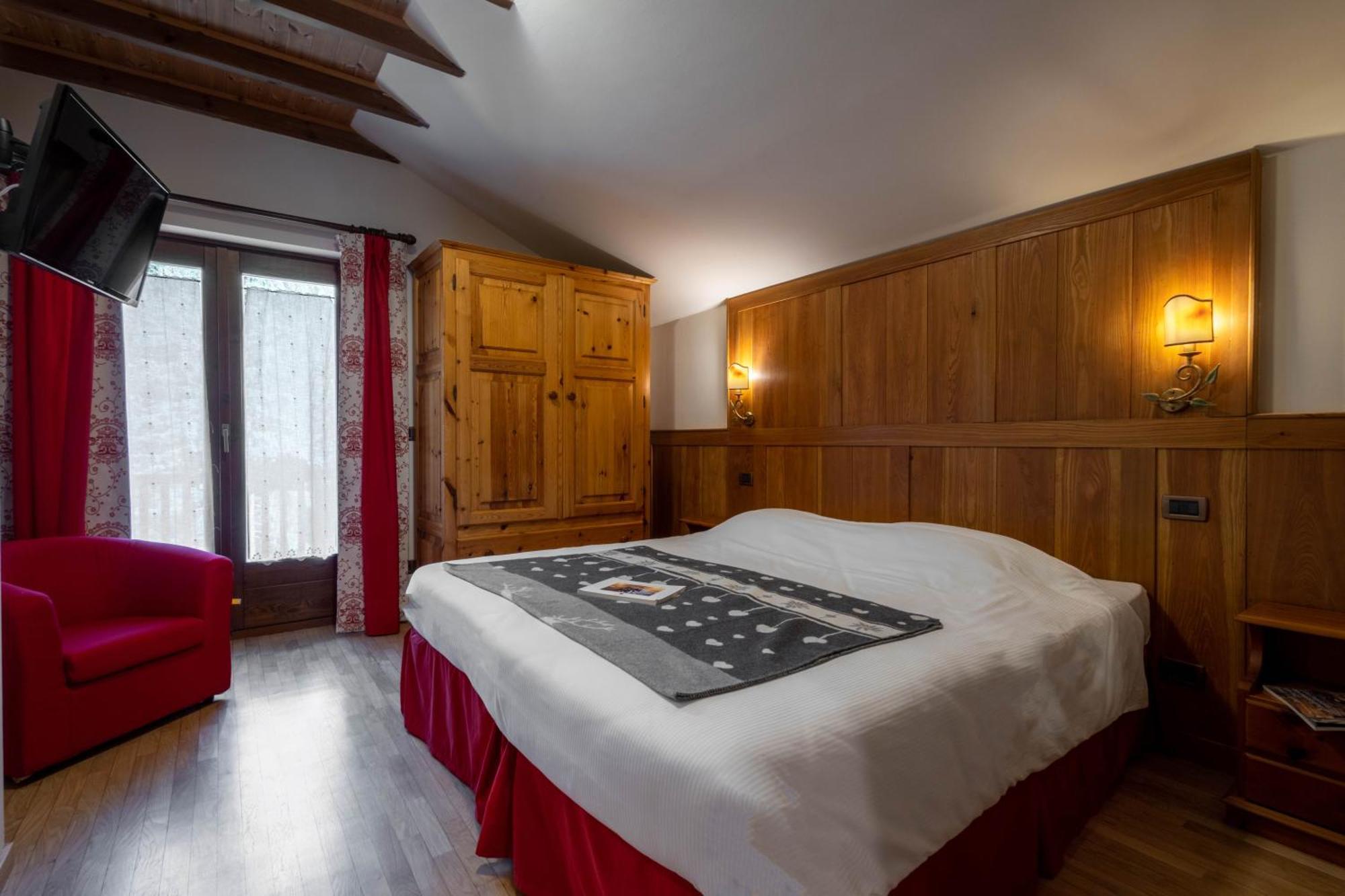 Hotel Stella Alpina Champoluc Esterno foto