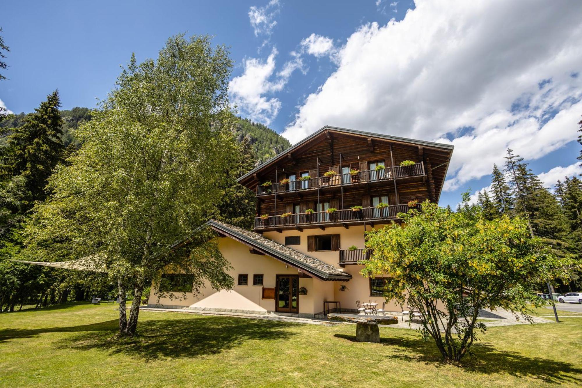 Hotel Stella Alpina Champoluc Esterno foto